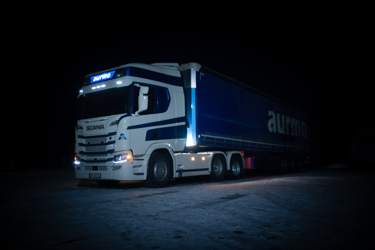 Aurmo Transport er et transportfirma som har 14 biler i daglig drift